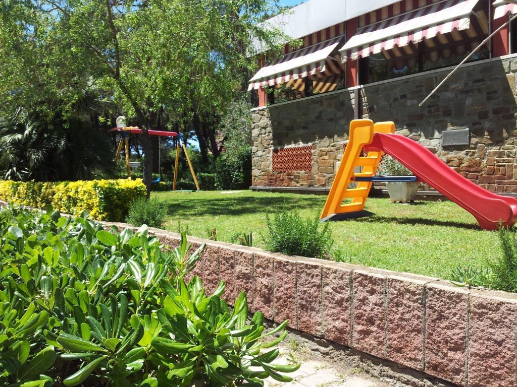 Hotel Grifone Principina a Mare Exterior foto